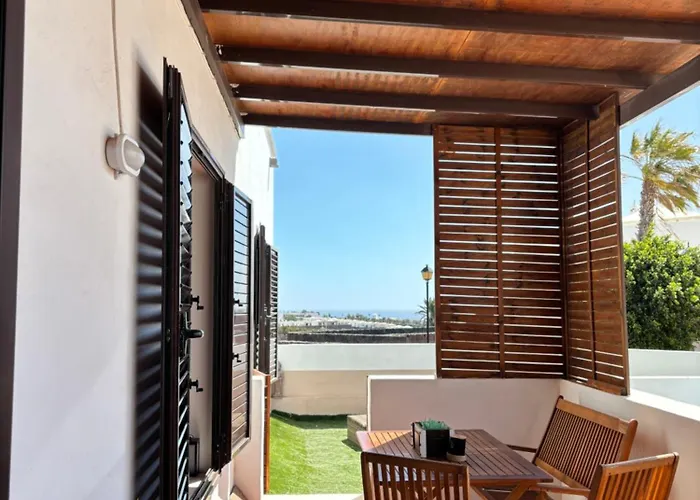 Hébergement de vacances Casa Amplia Y Moderna De 3 En Complejo Con Piscina