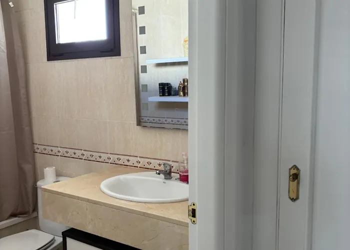 Casa Amplia Y Moderna De 3 En Complejo Con Piscina Hébergement de vacances *